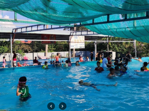 Không gian hồ bơi