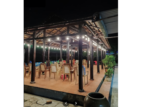 Không gian hồ bơi