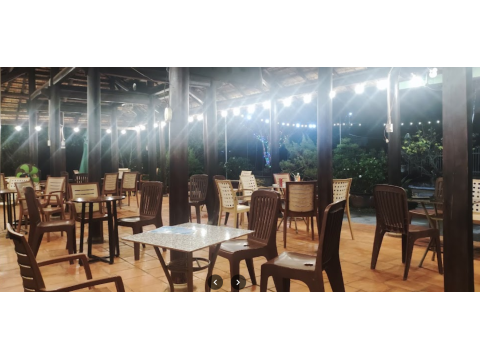 Không gian hồ bơi