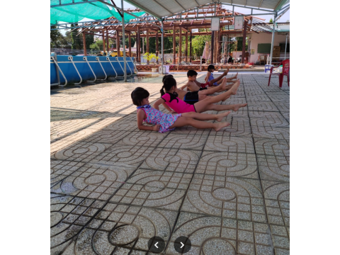 Không gian hồ bơi