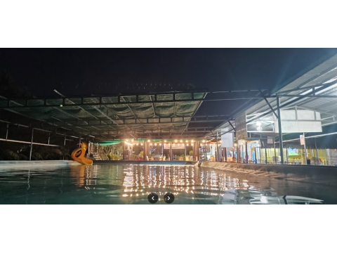 Không gian hồ bơi