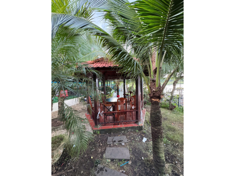 Không gian trên bờ