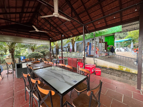 Không gian trên bờ