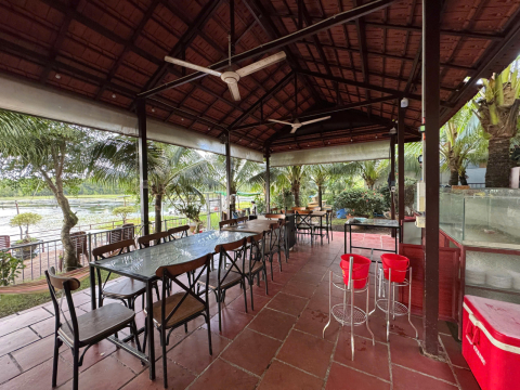 Không gian trên bờ