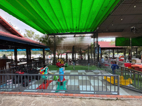 Không gian trên bờ